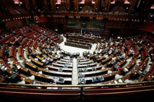 Camera, l’Aula approva il rinvio di ius scholae e cannabis alla prossima settimana