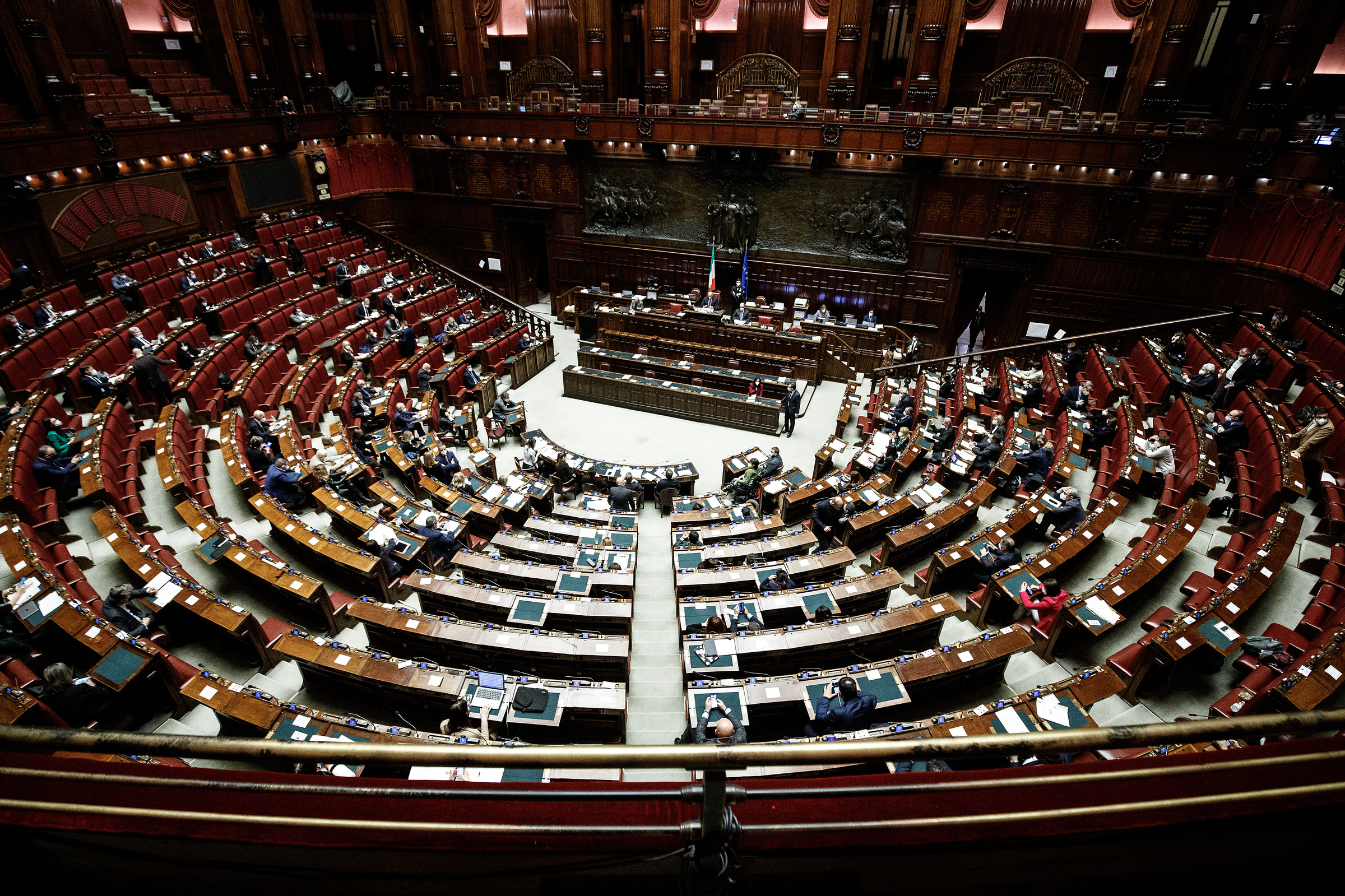 Fine vita: testo torna alla Camera ma equilibrio sottile. Sì da Pd-M5S, centro destra compatto sul no