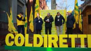 Coldiretti, flash mob a Milano contro il caro prezzi: c’è anche il presidente della Regione Fontana