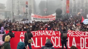 Studenti in piazza in tutta Italia: manifestazioni di protesta in oltre 40 città