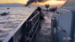 Incendio su nave Grimaldi da Grecia a Italia: guardia di finanza al lavoro per l’evacuazione