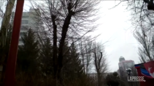Donbass, suonano le sirene a Donetsk: forte esplosione in città