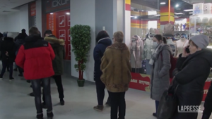 Ucraina: a Donetsk lunghe code ai bancomat