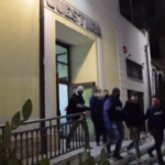 Migranti, 7 persone morte di freddo su barcone: fermato presunto scafista