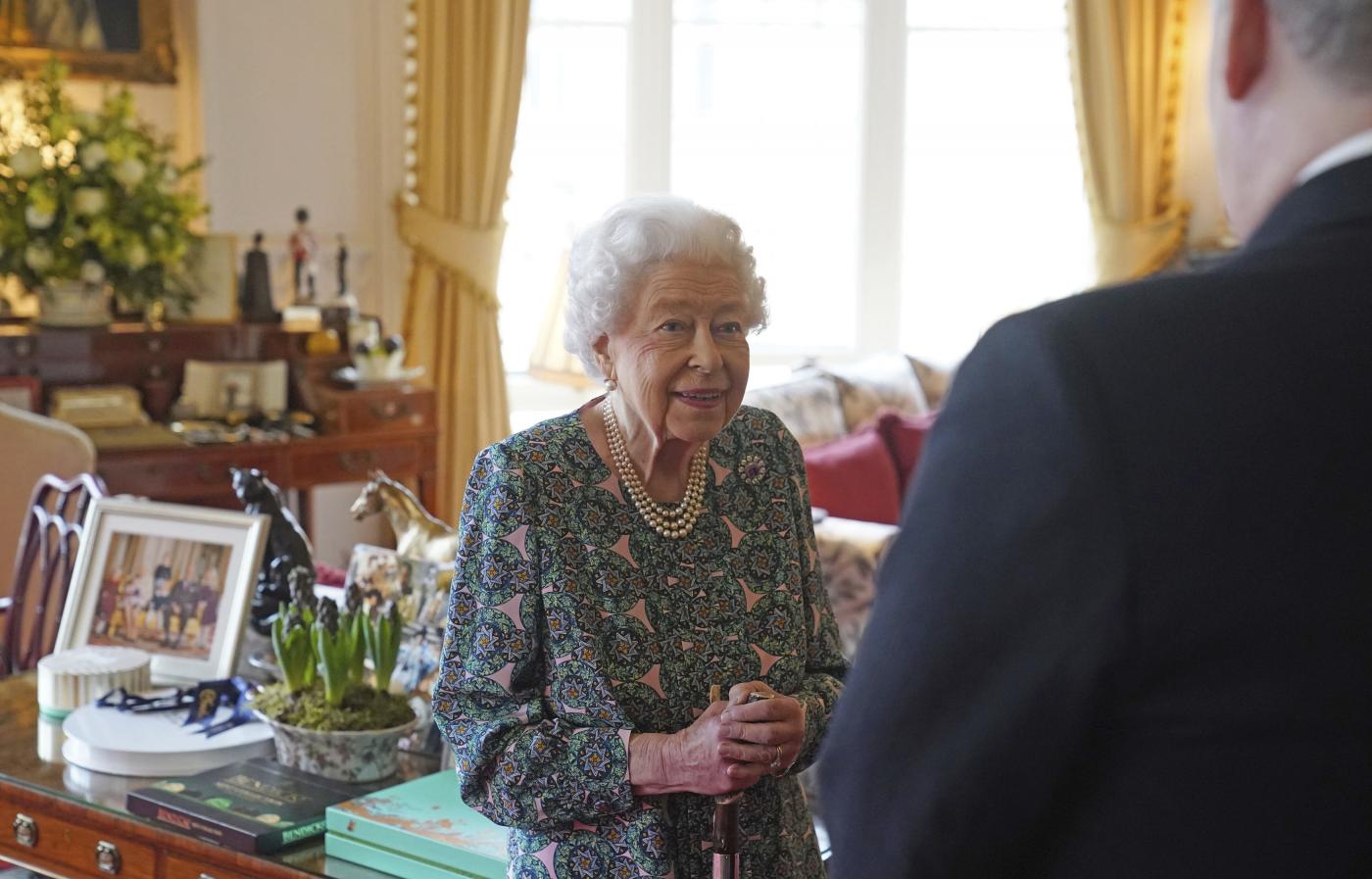Royal Family, foto della Regina Elisabetta nel 2022 fu ritoccata