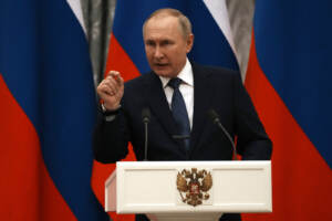 Mosca, il presidente Vladimir Putin riceve il presidente francese Emmanuel Macron