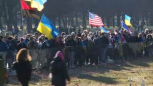 Washington, manifestazione per l’Ucraina: “Stop Putin now”