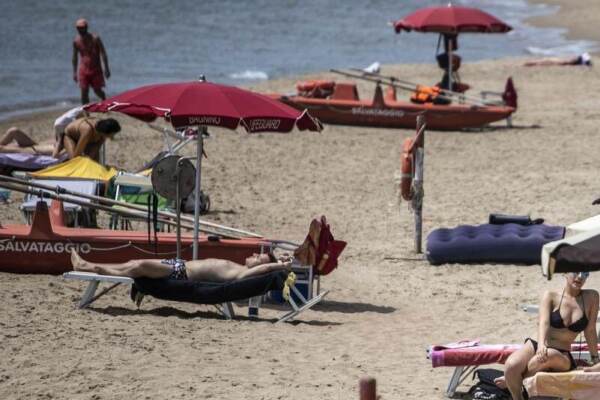 Sabaudia, corruzione concessioni balneari, tra i 12 arrestati anche la sindaca Giada Gervasi