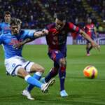 Calcio: Osimhen salva Napoli a Cagliari, Spalletti manca aggancio al Milan