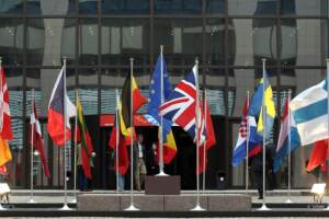 Ucraina: Ue annuncia sanzioni contro Mosca, violato diritto e accordi Minsk