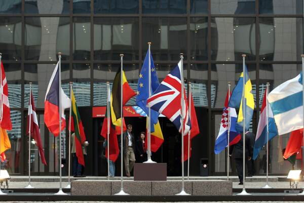 Ucraina: Ue annuncia sanzioni contro Mosca, violato diritto e accordi Minsk