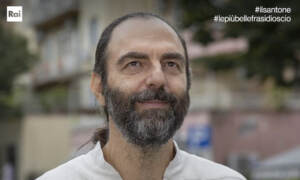 Tv: su RaiPlay ‘Il Santone’, Neri Marcoré nei panni del fenomeno social Osho