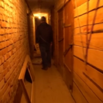 Ucraina, al confine con la Russia gli abitanti riparano nei rifugi antiaerei