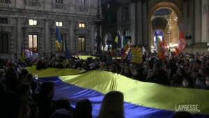 Milano, ucraini e russi in piazza per la pace: “L’Europa intervenga”
