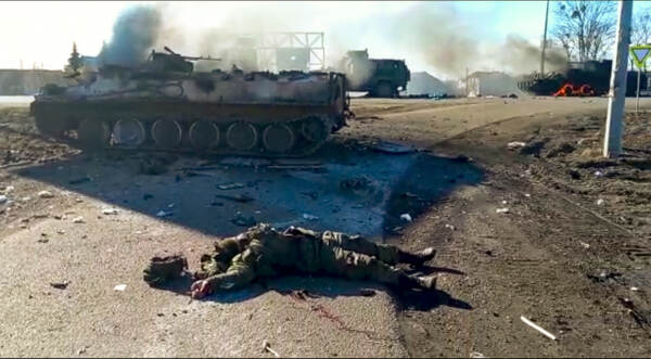 E’ guerra in Ucraina, la Russia invade. Esplosioni a Kiev. CNN: centinaia di vittime. Putin: “Per chi interferirà conseguenze mai viste”