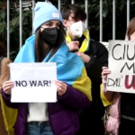 Ucraina, presidio davanti al consolato russo di Milano