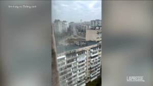 Kiev, carro armato russo investe e uccide una persona