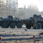 Kiev non si arrende. Arrivano aiuti militari Ue. Ok di Berlino su Swift