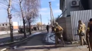 Ucraina, a Kharkiv si combatte in strada: spari e vittime in città