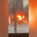 Ucraina, l’assalto dei russi a Kharkiv: corazzati distrutti e in fiamme