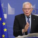 Ucraina, Ue chiude spazio aereo a Russia e carica sulle sanzioni: armi per 450 milioni di euro