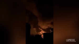 Ucraina, russi colpiscono un deposito petrolifero vicino Kiev