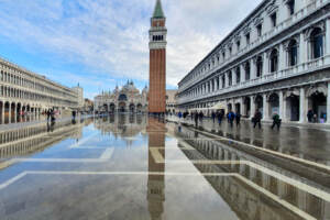 Acqua alta a Venezia: Piazza San Marco allagata