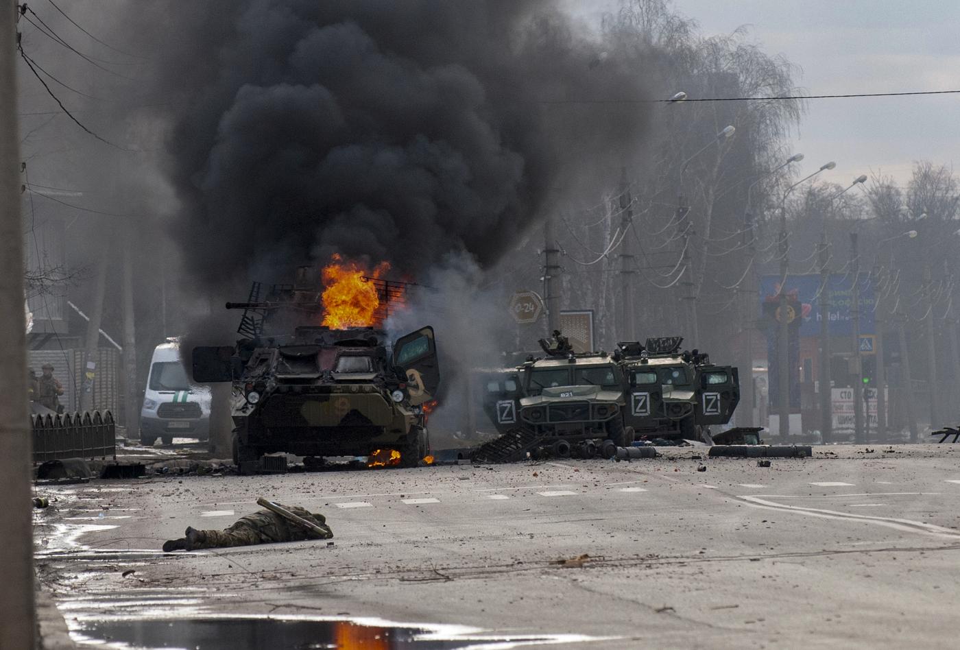 Ucraina: missili russi su Kiev e Kharkiv, morti 16 bambini. Putin detta condizioni nei negoziati