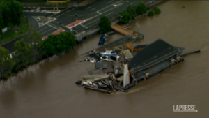 Australia, almeno otto morti per le inondazioni a Brisbane