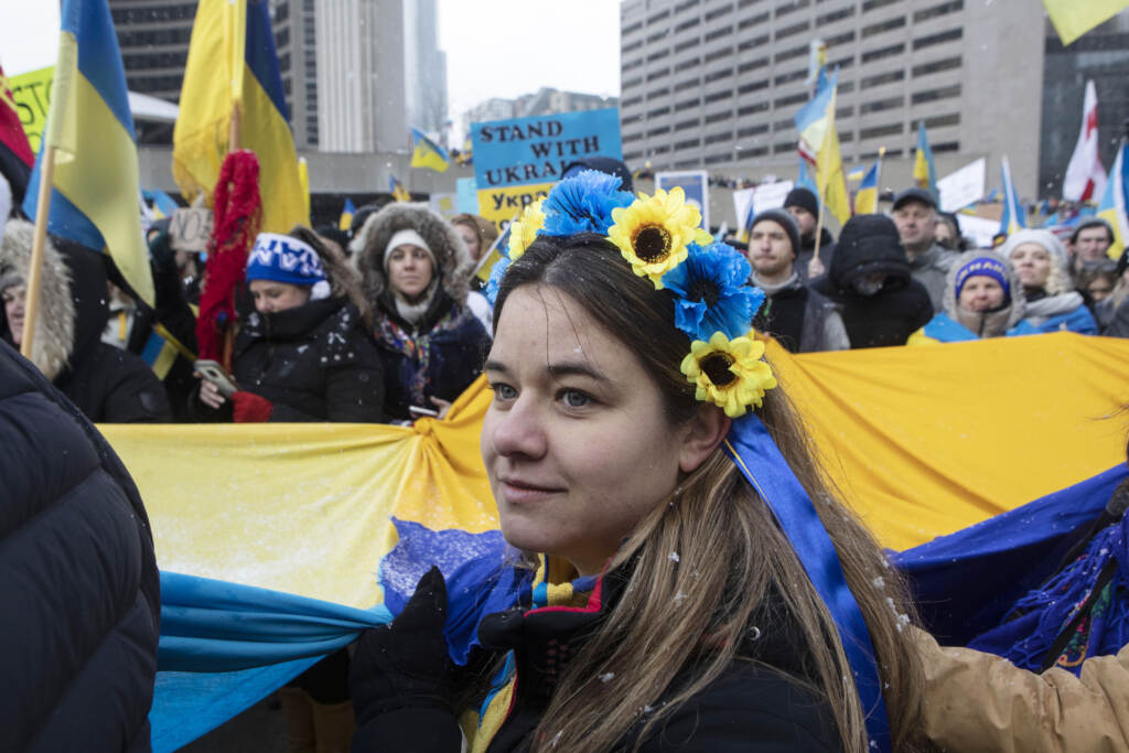 Galleria foto 'Guerra Russia-Ucraina, imponenti manifestazioni in tutta Europa contro la Guerra. “Stop a Putin il sanguinario” – LE IMMAGINI' - foto 5