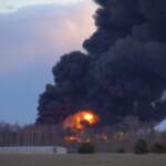 Ucraina, un deposito di petrolio in fiamme