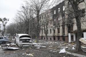 Ucraina, l'assedio continua: bombardata Brovary nell'area circostante Kiev