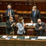 Ucraina, Draghi incassa sì bipartisan su armi: “L’Italia non si volta da altra parte”