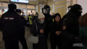 Ucraina: nuove manifestazioni contro la guerra a San Pietroburgo, arresti