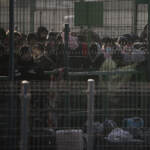 Guerra Ucraina, oltre 660 mila profughi. Onu: il più drammatico esodo europeo di questo secolo – LE IMMAGINI