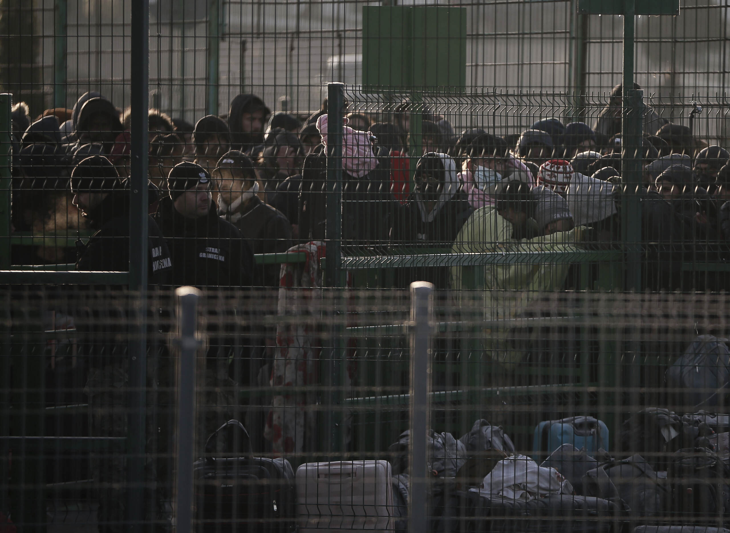 Guerra Ucraina, oltre 660 mila profughi. Onu: il più drammatico esodo europeo di questo secolo – LE IMMAGINI