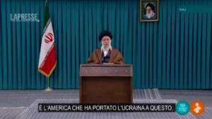 Ucraina, l’Ayatollah Khamenei: “Questo conflitto è colpa degli Stati Uniti”