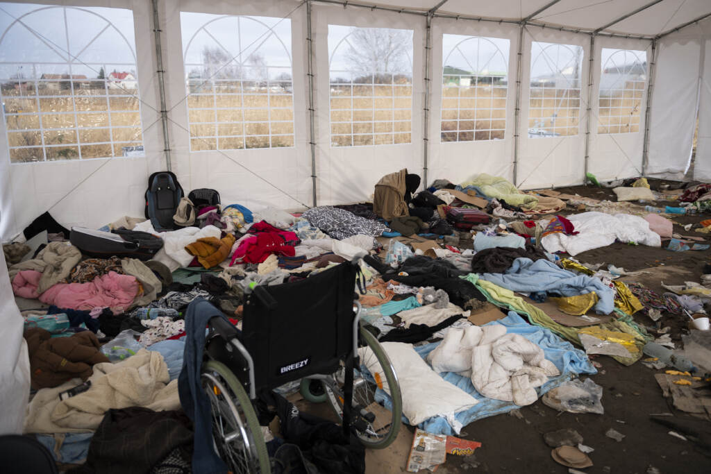 Galleria foto 'Agenzia Onu per i rifugiati: sale a oltre 800 mila il numero degli ucraini in fuga dalla guerra – LE IMMAGINI' - foto 14