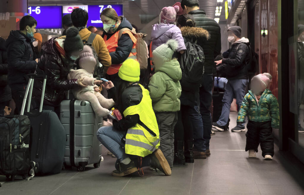 Galleria foto 'Agenzia Onu per i rifugiati: sale a oltre 800 mila il numero degli ucraini in fuga dalla guerra – LE IMMAGINI' - foto 13