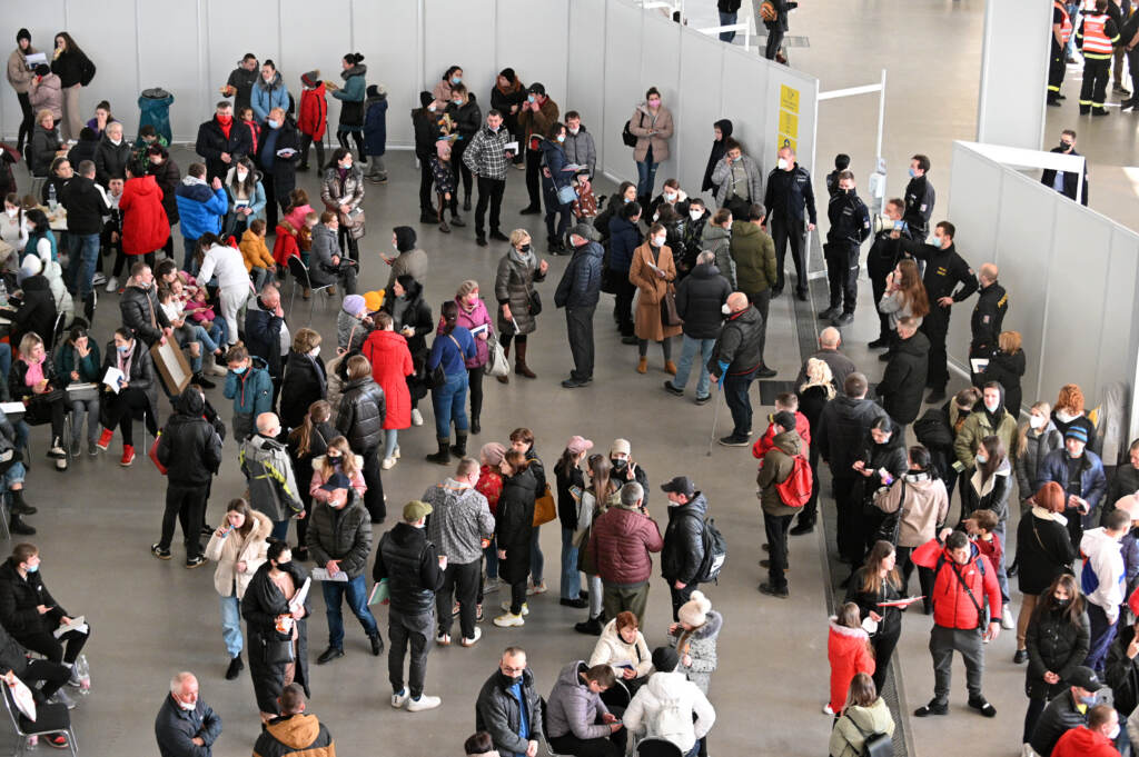 Galleria foto 'Agenzia Onu per i rifugiati: sale a oltre 800 mila il numero degli ucraini in fuga dalla guerra – LE IMMAGINI' - foto 7