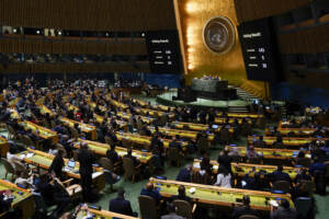 Ucraina: Assemblea generale Onu approva risoluzione contro Russia, la Cina si astiene