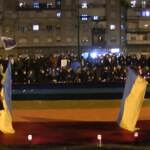 Ucraina, le fiaccole della Pace illuminano piazza Mercato a Napoli