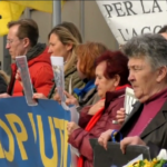 Roma, la comunità ucraina manifesta davanti all’ambasciata russa