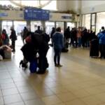 Ucraina: centinaia di profughi raggiungono via treno l’Ungheria