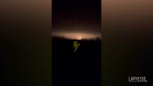 Ucraina: le esplosioni illuminano la notte di Kharkiv