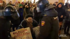 Russia, l’arresto di Yelena Osipova, la veterana di Leningrado che manifesta per la pace