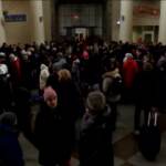 Ucraina: continua l’esodo dei profughi, folla immensa alla stazione di Dnipro