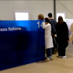 Ucraina, vaccini ai profughi negli hub di Roma: “Nessuna preoccupazione per nuovi focolai”