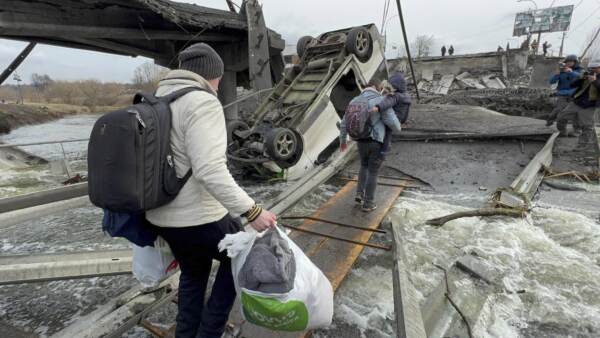 Confermato terzo round negoziati nel fine settimana. Usa: “Truppe russe a 25km da Kiev”. La BBC ritira i suoi giornalisti dalla Russia. Mosca chiude Facebook e Twitter
