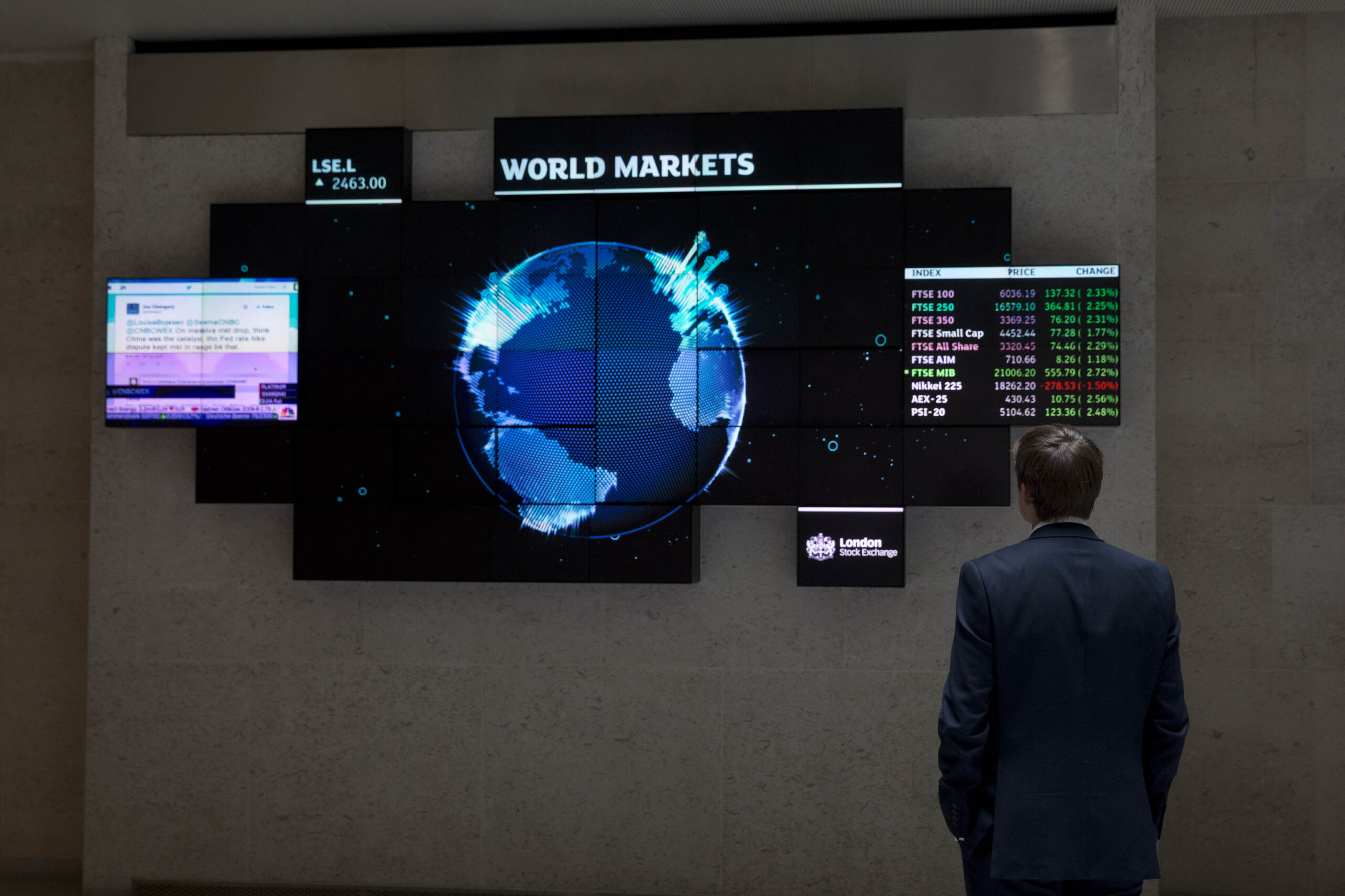 Ucraina: Russia ‘accerchiata’, debito diventa junk e Londra sospende i titoli Ucraina: Russia ‘accerchiata’, debito diventa junk e Londra sospende i titoli